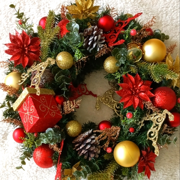 18" Christmas Wreath Handmade Red & Gold Reindeer - Picture 1 of 10